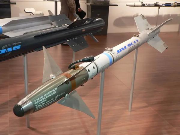 Управляемые ракеты класса «воздух-воздух» AIM-9 Sidewinder в украинских сухопутных зенитных ракетных комплексах