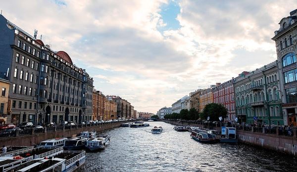 Туристов предупредили о штрафах за неуплату курортного сбора в Санкт-Петербурге