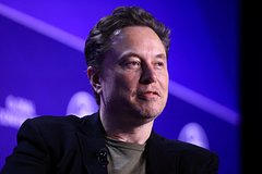 Илон Маск сорвал разработку дешевого электромобиля Tesla